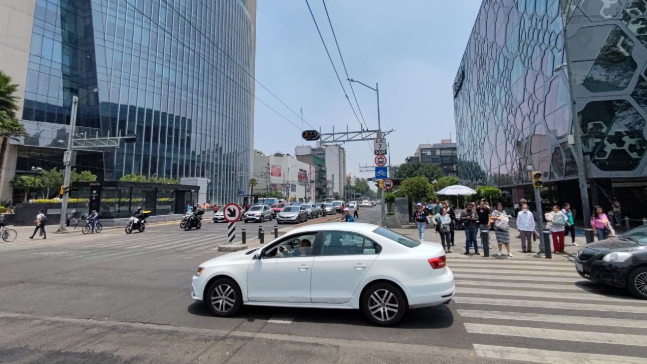 ¿Miércoles sin auto? Engomado y placas que no circulan el 17 de diciembre