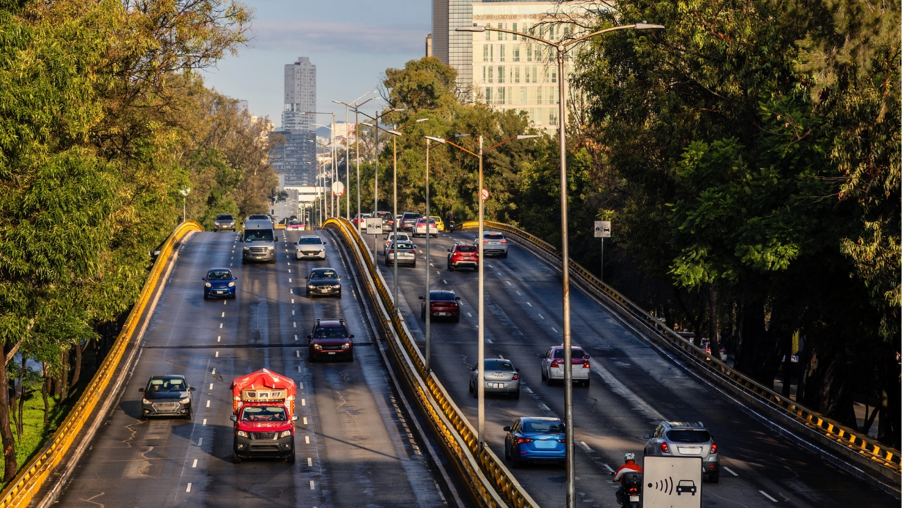 Evita multas este martes 25 de febrero y conoce qué carros no circulan por restricciones viales