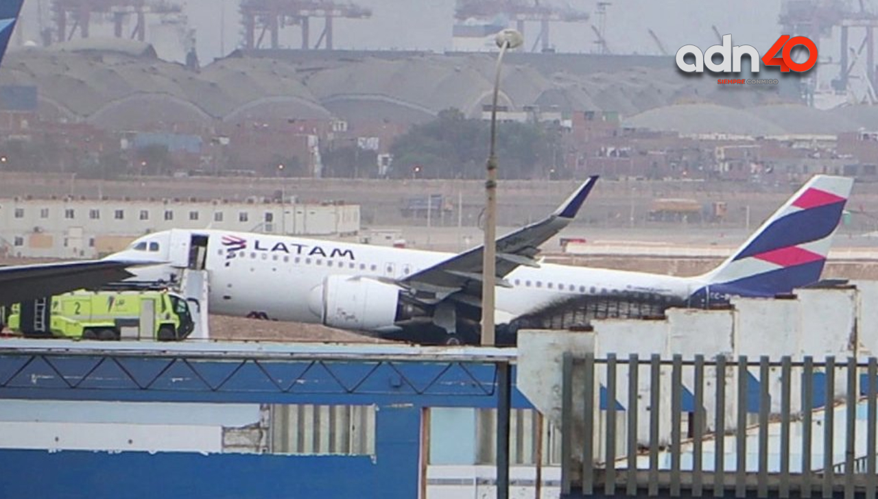 Momento en que avión choca con un camión en Lima