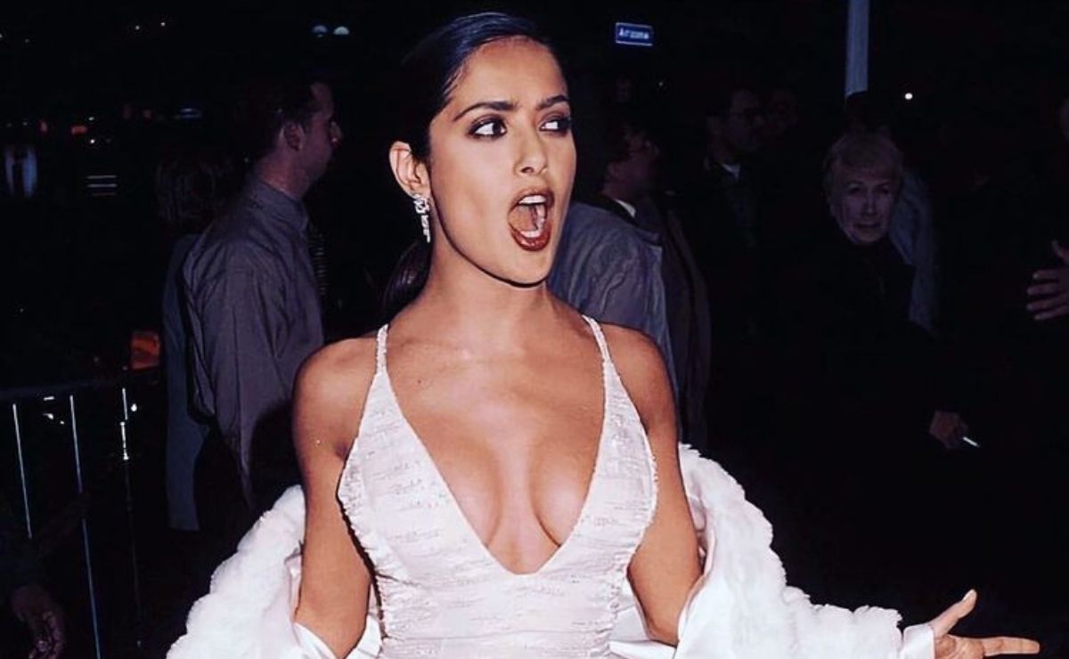 Salma Hayek afirma que busto le creció con menopausia - Vimarsana News