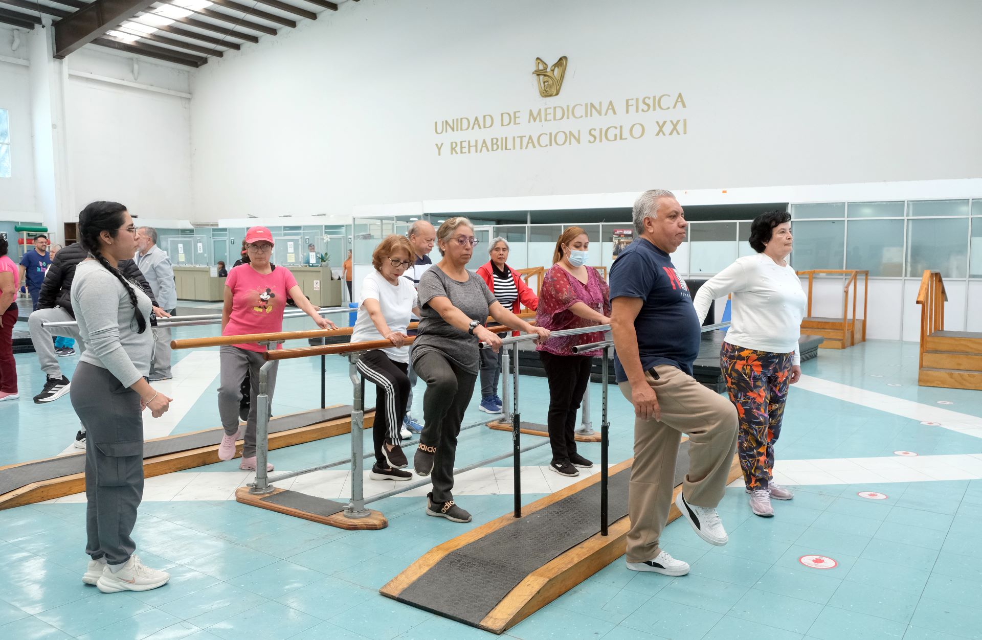 IMSS promueve terapia de higiene de columna para prevenir lesiones