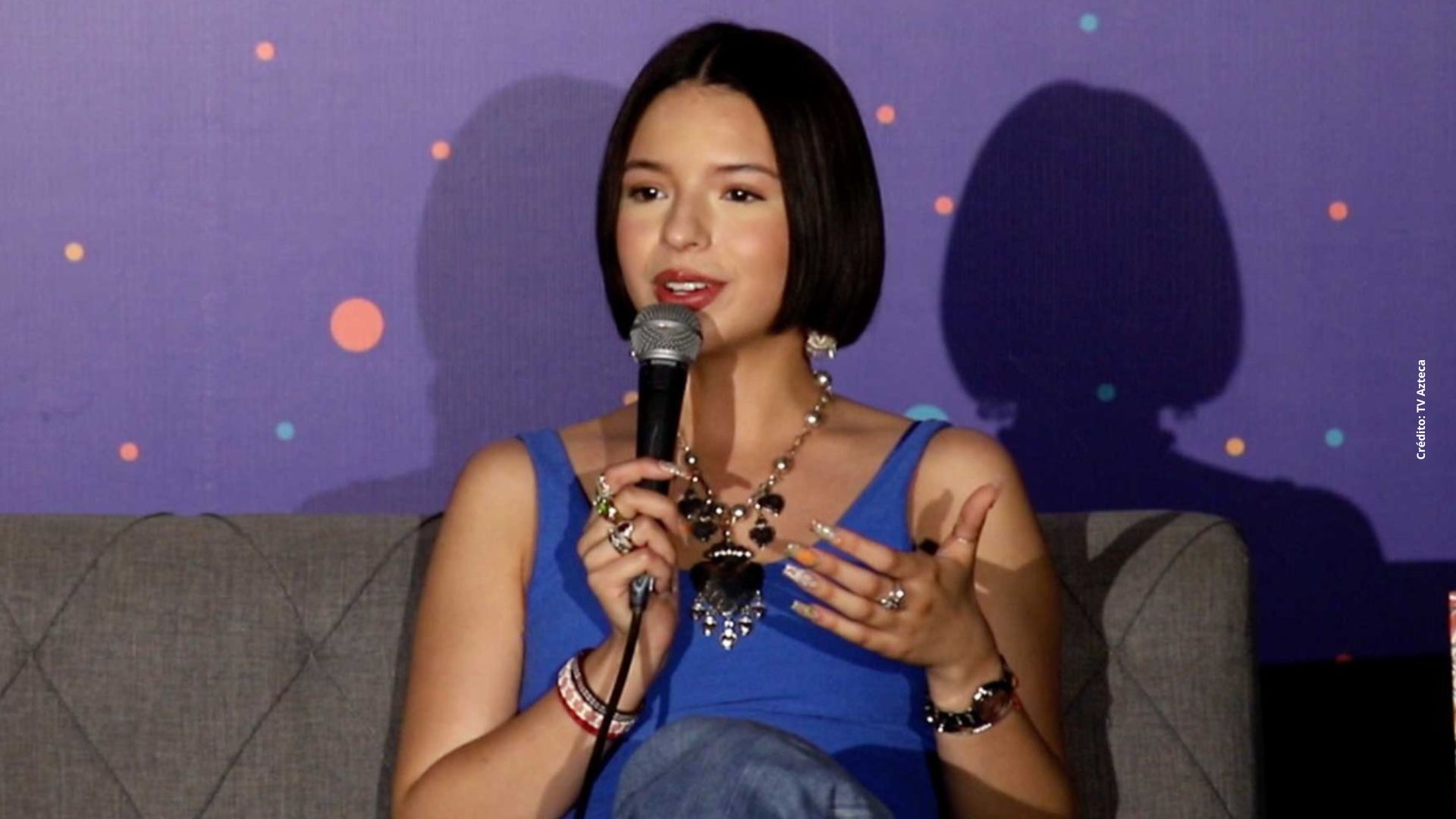 Ángela Aguilar tiene ayuda de una psicóloga y en un coach de vida