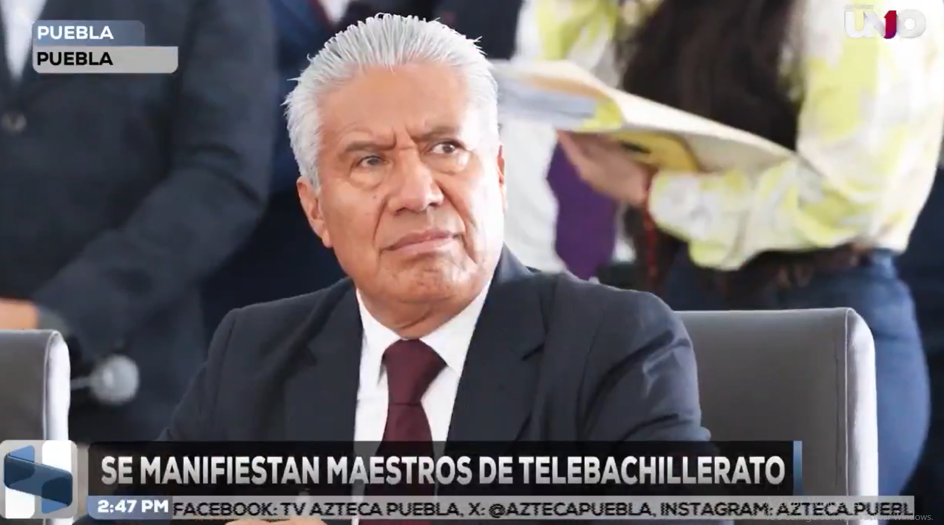 Maestros de la modalidad de telebachilleratos en Puebla se manifestaron frente a las instalaciones de la Secretaría de Educación para denunciar la falta de pagos