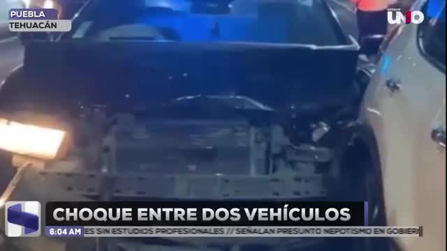 Accidente en carretera Tehuacán–Puebla hoy: choque entre auto y camioneta deja solo daños materiales