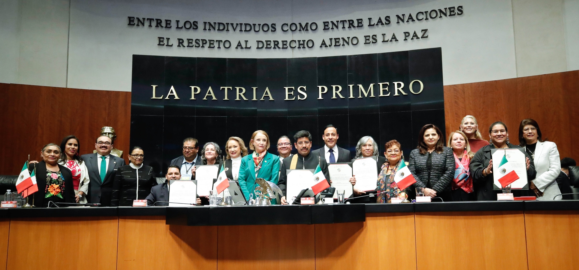 La nueva corte rinde protesta en el Senado