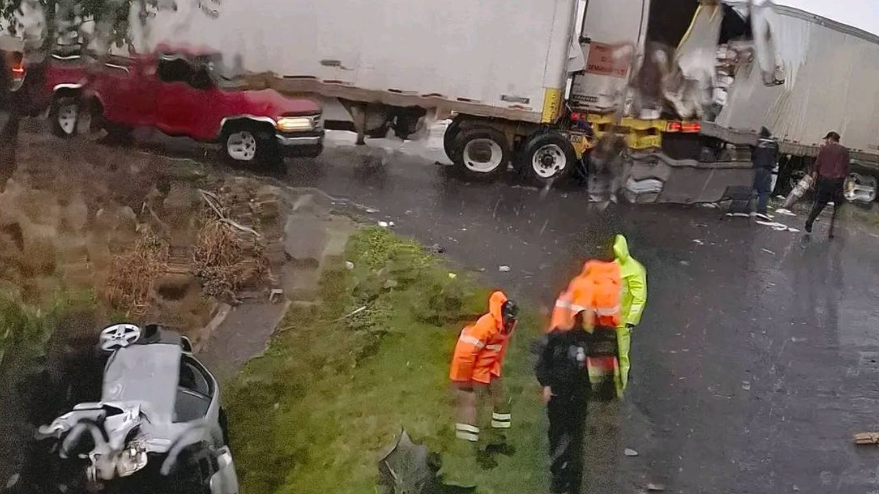 Lluvia deja accidente entre tráileres sobre el Arco Norte hoy: Tráfico paralizado