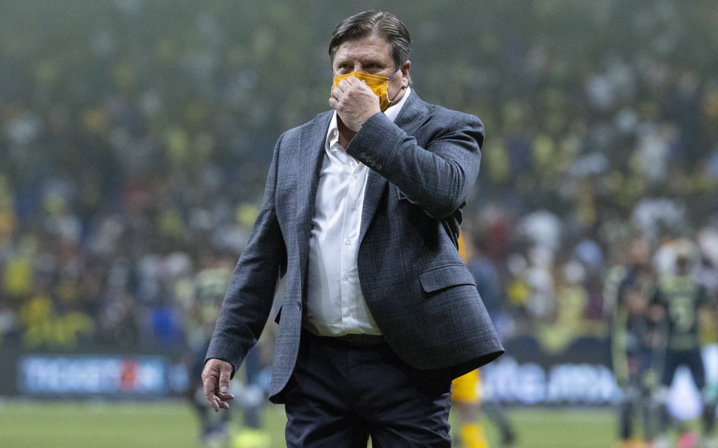 Afición de Tigres pide salida del Piojo Herrera - Vimarsana News